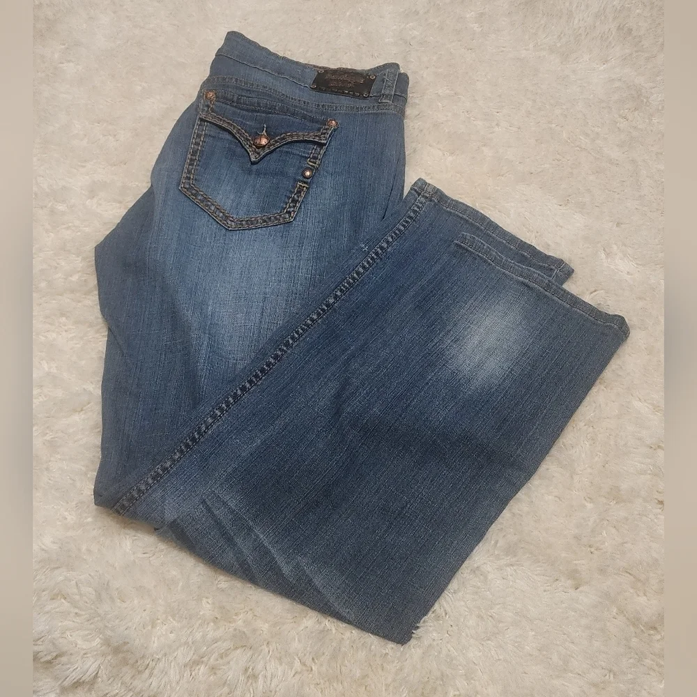 ANTIQUE RIVET Medium Wash Distressed Stretch Slim Fit Men's Jean Sz. 36x30 1/2